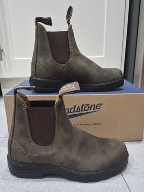 Blundstone 585 Elastic Sided V-cut Rustic Brown Boots